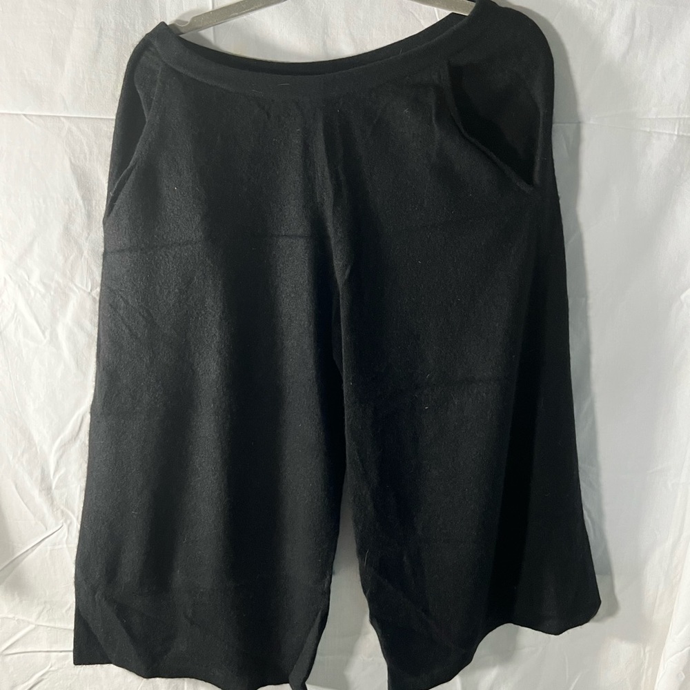 TSE 100% cashmere Bermuda shorts in black